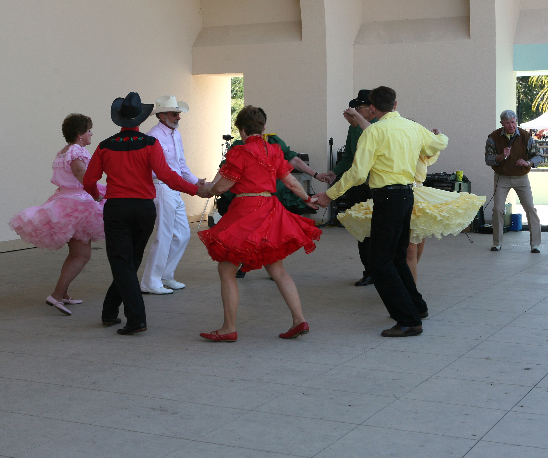 Traveling Hoedowners dancing at Orlando Fall Fiesta in the Park